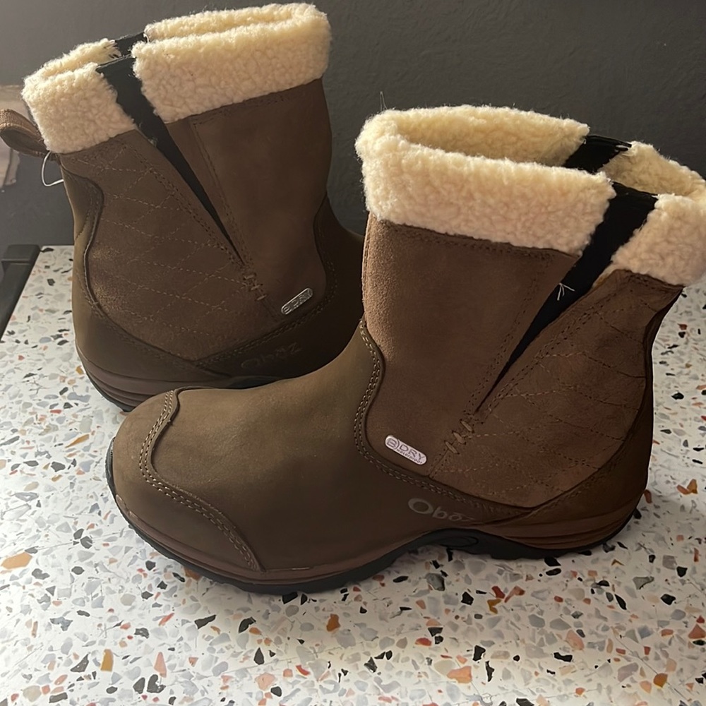 New Oboz Women’s Moonlight Insulated Bdry slip on boot size 8
